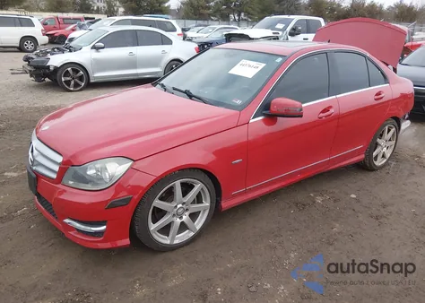 2012 Mercedes-Benz C 250 Sport z USA, uszkodzony, nr VIN WDDGF4HB9CR234329